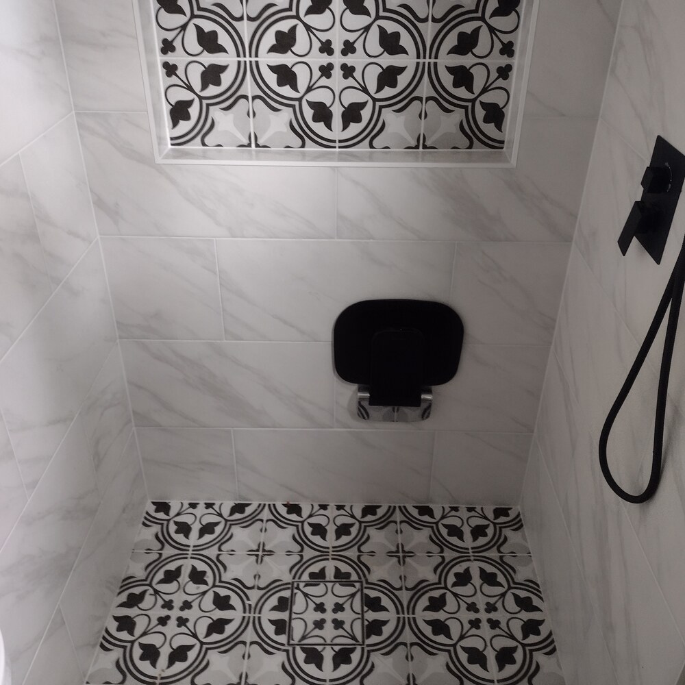 King of Prussia — Carrara Marble · Hex Floor